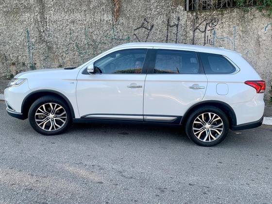 MITSUBISHI OUTLANDER 3.0 GT 4X4 V6 24V GASOLINA 4P AUTOMÁTICO